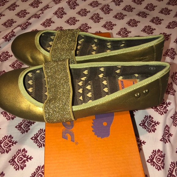 Gold flats - Picture 2 of 3